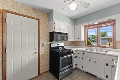 5429  Erie St, Racine, WI 53402 - Photo 13