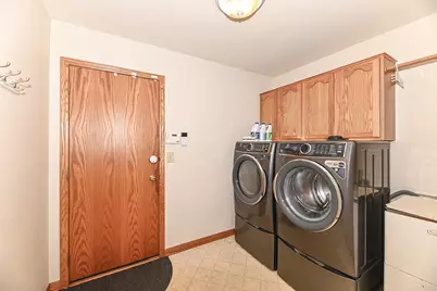 11042 W Villa Ave, Milwaukee, WI 53224 - Photo 21