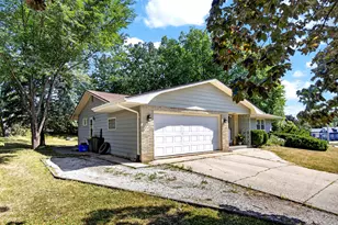 586 Oak St, Burlington, WI 53105 - Photo 23