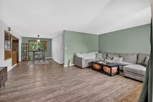 586 Oak St, Burlington, WI 53105 - Photo 3