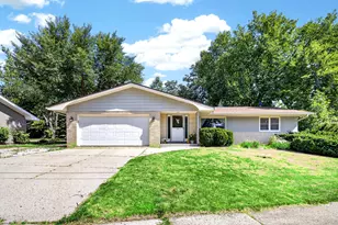 586 Oak St, Burlington, WI 53105 - Photo 1