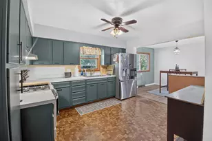 586 Oak St, Burlington, WI 53105 - Photo 11