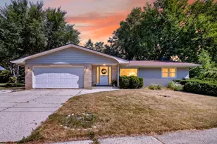 586 Oak St, Burlington, WI 53105 - Photo 1