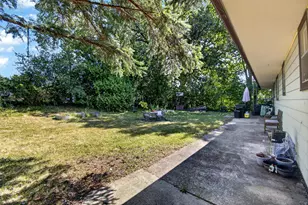 586 Oak St, Burlington, WI 53105 - Photo 23