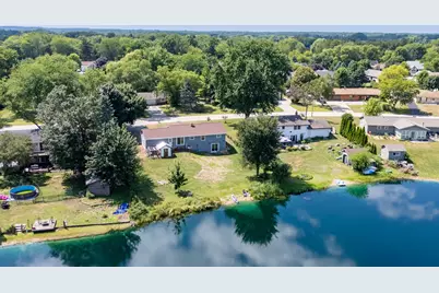 176  Ridgeway Dr, Dousman, WI 53118 - Photo 5
