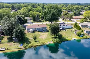 176 Ridgeway Dr, Dousman, WI 53118 - Photo 5