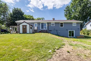 176 Ridgeway Dr, Dousman, WI 53118 - Photo 7