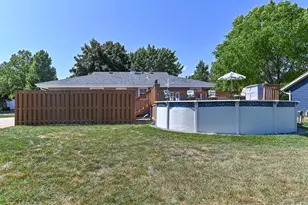 3310 E Woodview Ave, Oak Creek, WI 53154 - Photo 35