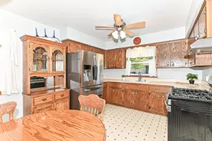 3310 E Woodview Ave, Oak Creek, WI 53154 - Photo 9