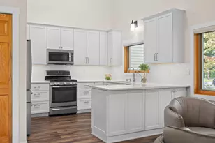 4033 Beverly Dr, Onalaska, WI 54650 - Photo 9