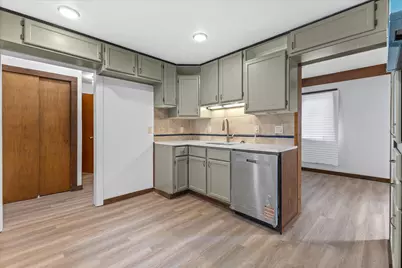 419  Hayes Ave, Racine, WI 53405 - Photo 9