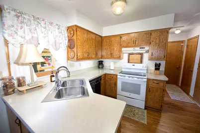4130 W Thorncrest Dr, Franklin, WI 53132 - Photo 7