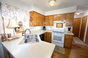 4130 W Thorncrest Dr, Franklin, WI 53132 - Photo 7