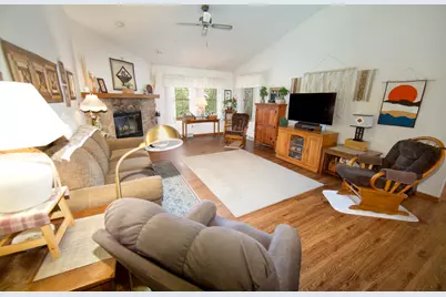 4130 W Thorncrest Dr, Franklin, WI 53132 - Photo 3