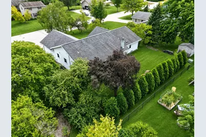 4130 W Thorncrest Dr, Franklin, WI 53132 - Photo 21