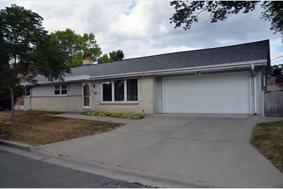 2672 N 115th St, Wauwatosa, WI 53226 - Photo 1