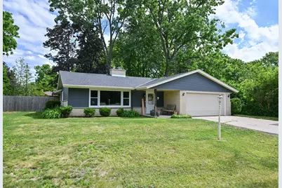 4520  Garden Dr, Racine, WI 53403 - Photo 1