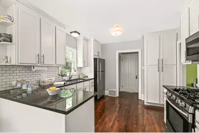 7913 W North Ave, Wauwatosa, WI 53213 - Photo 9