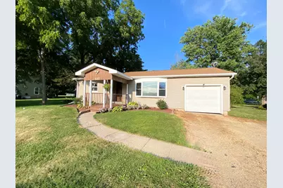 137  Sharon St, Darien, WI 53114 - Photo 3