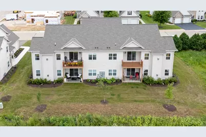 1810  Horseshoe Ln #424-1, Slinger, WI 53086 - Photo 1