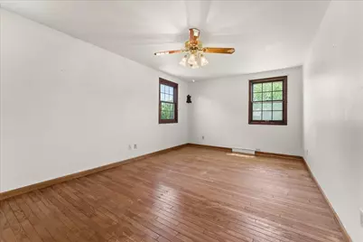 11645 N Hillside Ln, Mequon, WI 53092 - Photo 11