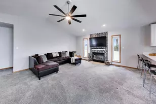 528 Valencia Dr, Delavan, WI 53115 - Photo 3