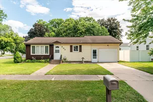 503 9th St, La Crescent, MN 55947 - Photo 1