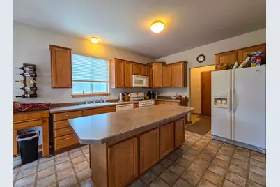 601  Bridlewood Ln, Watertown, WI 53094 - Photo 11
