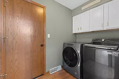 424  North Shore Ct, Pewaukee, WI 53072 - Photo 15