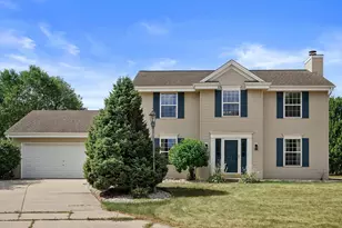 424 N Shore Ct, Pewaukee, WI 53072 - Photo 1
