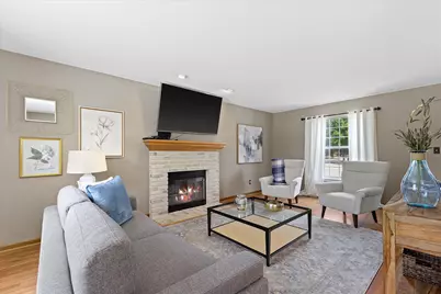424  North Shore Ct, Pewaukee, WI 53072 - Photo 3