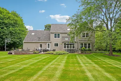 237  Hickory Dr, Delafield, WI 53018 - Photo 7