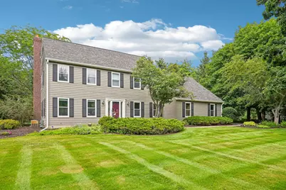 237  Hickory Dr, Delafield, WI 53018 - Photo 3