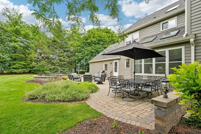 237  Hickory Dr, Delafield, WI 53018 - Photo 9
