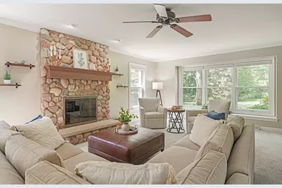 237  Hickory Dr, Delafield, WI 53018 - Photo 17
