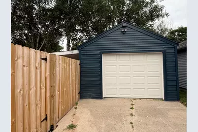 1313 S 13th St, Manitowoc, WI 54220 - Photo 3