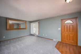 7601 S Manor Ave, Oak Creek, WI 53154 - Photo 3