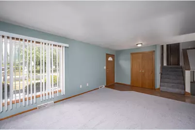 7601 S Manor Ave, Oak Creek, WI 53154 - Photo 11