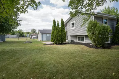 7601 S Manor Ave, Oak Creek, WI 53154 - Photo 27