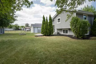 7601 S Manor Ave, Oak Creek, WI 53154 - Photo 27