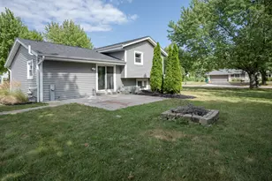 7601 S Manor Ave, Oak Creek, WI 53154 - Photo 29