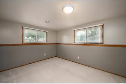 7601 S Manor Ave, Oak Creek, WI 53154 - Photo 17