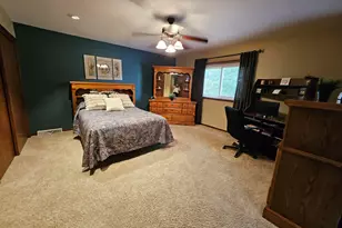 6461 S Crabapple Ct, Oak Creek, WI 53154 - Photo 11