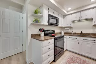 N16W5393 Garfield Ct, Cedarburg, WI 53012 - Photo 5