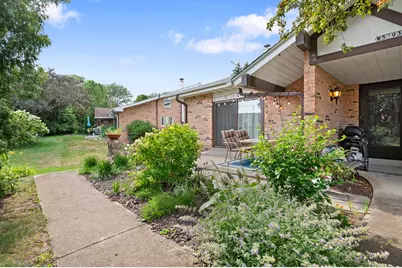 N16W5393  Garfield Ct, Cedarburg, WI 53012 - Photo 1