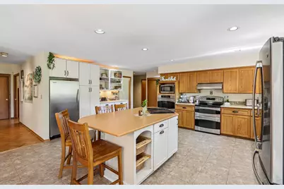 803  Knollwood Ct, Waukesha, WI 53188 - Photo 11