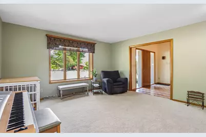 803  Knollwood Ct, Waukesha, WI 53188 - Photo 3