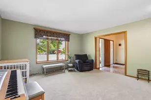 803 Knollwood Ct, Waukesha, WI 53188 - Photo 3