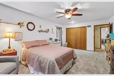 803  Knollwood Ct, Waukesha, WI 53188 - Photo 21