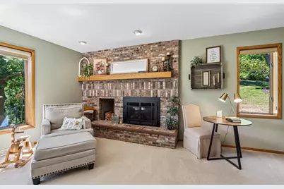 803  Knollwood Ct, Waukesha, WI 53188 - Photo 7